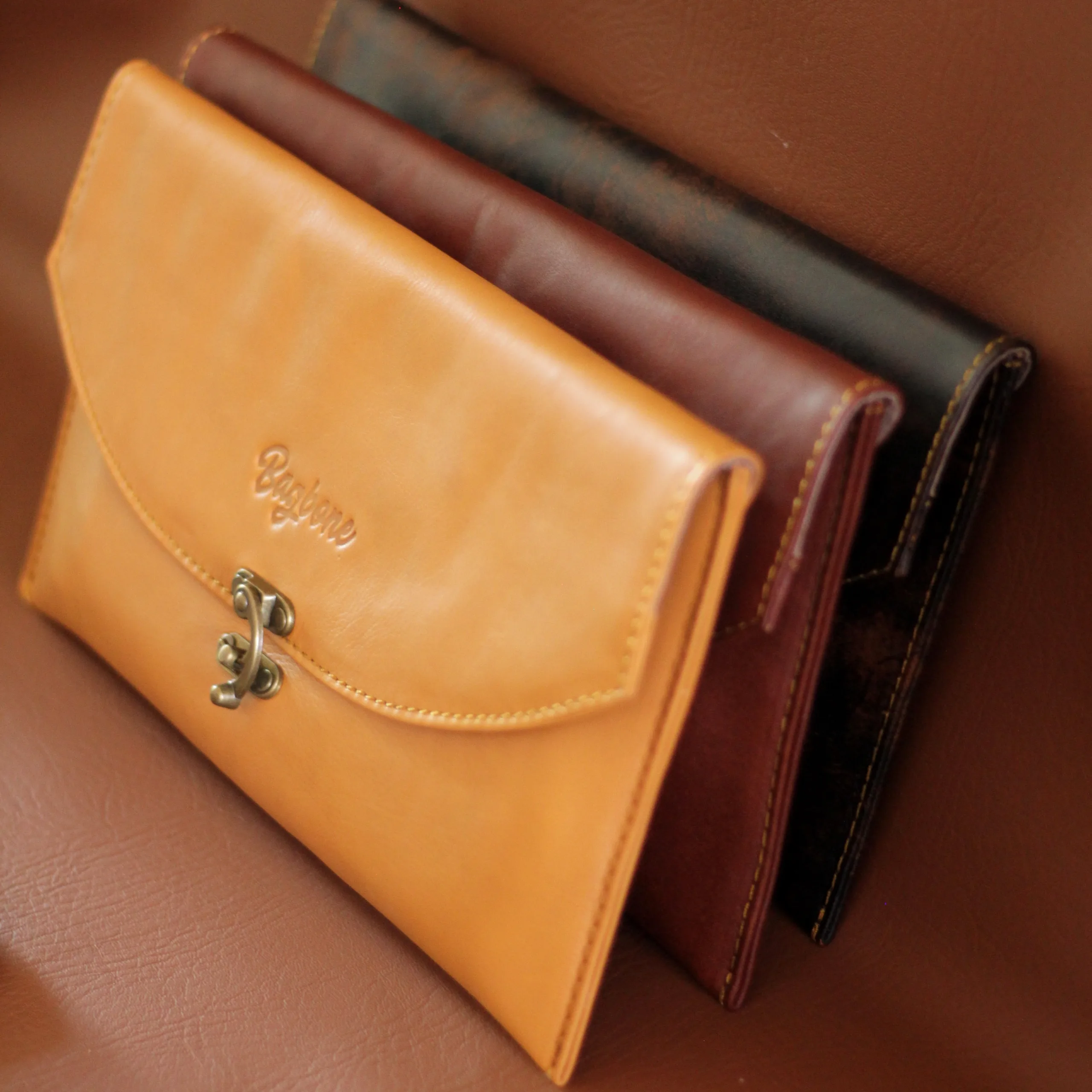 clutch kulit cewek